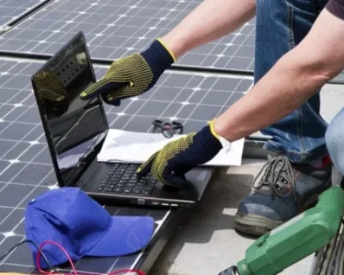 Manutenção em Usinas Solares: Custos e Benefícios