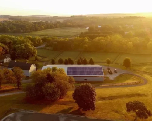 No campo, o sol também trabalha: Como o agro pode lucrar com energia solar