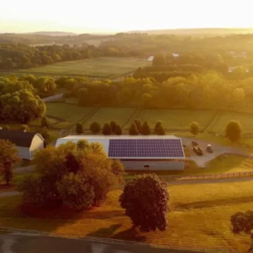 No campo, o sol também trabalha: Como o agro pode lucrar com energia solar